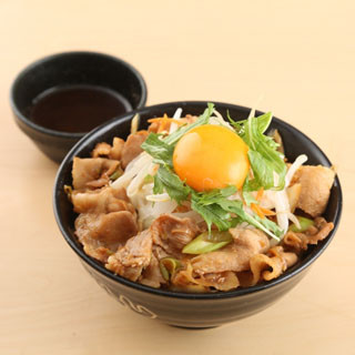 糖質を大幅カットした丼「ベジタブルすた」が登場 - 野菜350gを使用