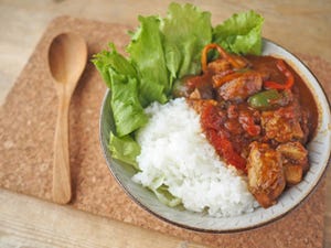 自分好みのスパイスで夏バテを吹き飛ばす! スパイシートマトチキンカレー