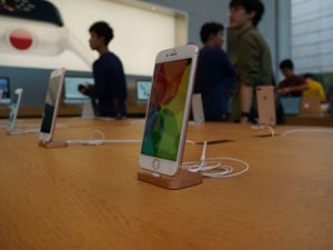 iPhone 8/8Plus、Apple Watch Series 3、Apple TV 4K発売! Apple 表参道に行列