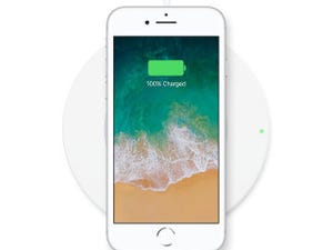 iPhone Xで使えるベルキンのワイヤレス充電器など、auが販売