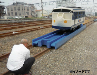 JR四国「鉄道ホビートレイン プラレール号」青いレールに乗って公開