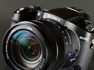 ソニーのサイバーショット「RX10 IV」は化け物か!? - 高倍率ズームと超高速AF追従で24コマ/秒の連写