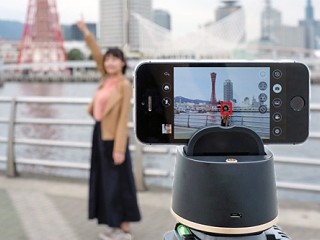 顔認識して追っかけ撮影、スマホ用マウント「セルボックス」