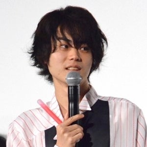 菅田将暉、with B役で上半身裸に! ブルゾンとのコラボにファン興奮