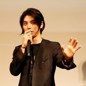 村上虹郎、母UAとの関係性語る ゆず「夏色」披露でツッコまれたことも