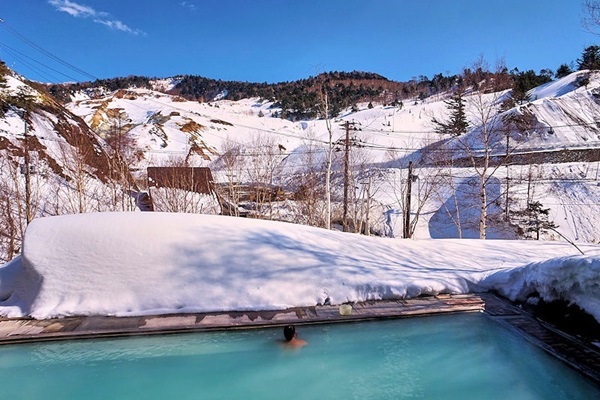 雪見温泉に行きたい! 温泉旅行博士オススメの絶景風呂8選--東日本編