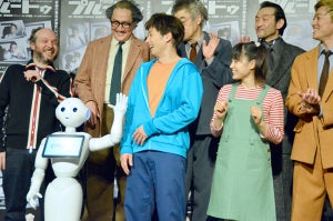 森山未來、3年ぶり共演"Pepper君"の演技賞賛 「稽古してくれた」