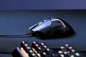 SteelSeries、2種類のセンサーを使い分けるe-Sports向けマウス