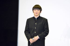 濱田龍臣、自分のおかっぱ頭に苦笑! 波岡一喜は"霊幻新隆マニア"に