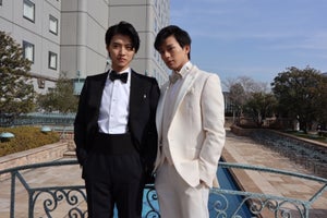 山崎賢人&新田真剣佑のタキシード2ショットにファン悶絶「甘すぎる」