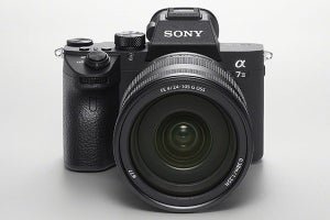 ソニー、フルサイズミラーレスの正統進化モデル「α7 III」