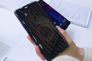 配線が見える! 日本未発売のHTCスマホ「U11+」透明モデルがMWCで展示