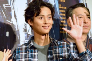 藤ヶ谷太輔、主演舞台で生着替え! ダメ男演じるも甘い匂いが好評