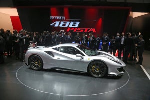 フェラーリ「488 Pista」を初公開 - 史上最強のV8エンジンを搭載