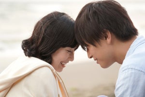 岩田剛典&土村芳、海辺のキスシーン 『冬きみ』核心に迫る映像公開