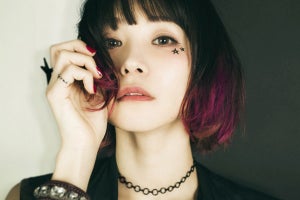 LiSA、ベストアルバムのジャケットを公開! 丸井タイアップ曲も収録決定