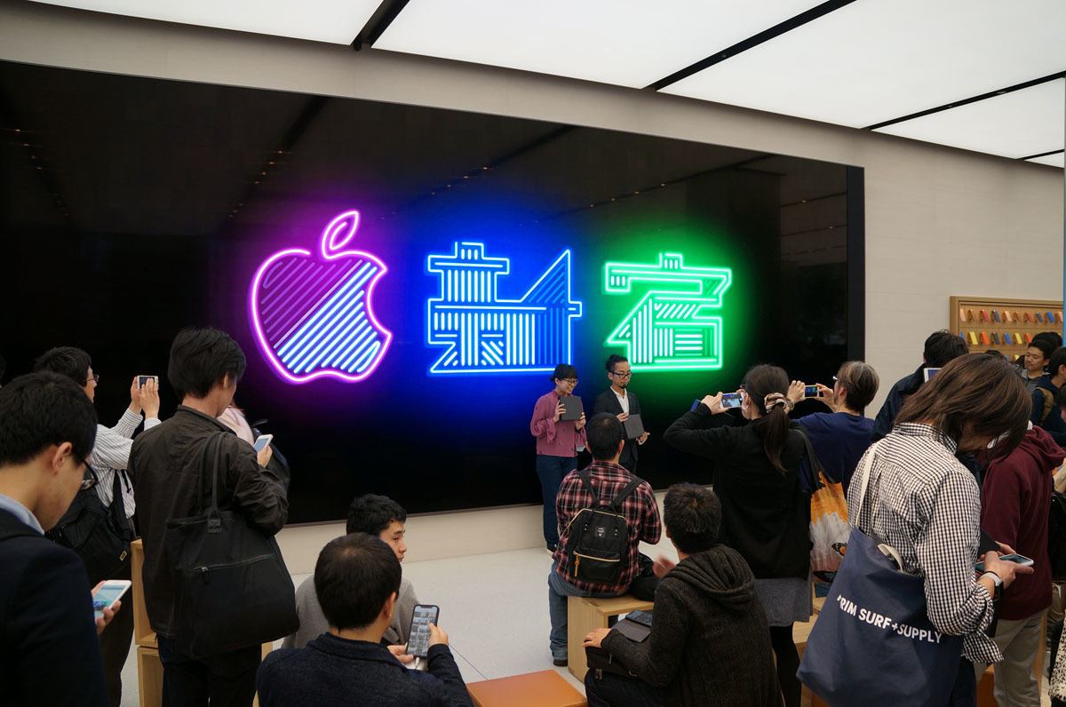 Apple 新宿がグランドオープン - 1,000人越えの行列という記録的なスタート