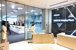 富士フイルムが丸の内にショールーム、カメラの無料貸し出しも