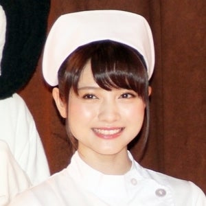 桃月なしこ、本職のナース姿で美貌放つ!　蝶野正洋もメロメロ