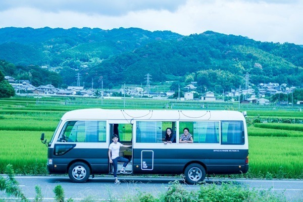 家路に通勤路に旅路の先にバスがある--彼らが相棒にバスを選んだわけ