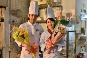 浜辺美波＆中村倫也『崖ホテ』撮了｢大好きな現場｣｢調理場面が…｣