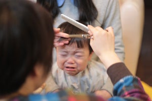 小さな僕とのはじめてづくしの日々「赤ちゃんのヘアカット　～はじめてから現在まで～」