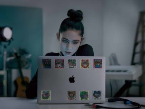 創造性をすべての人に - Appleが「Macの向こうから」と題した新CMを公開