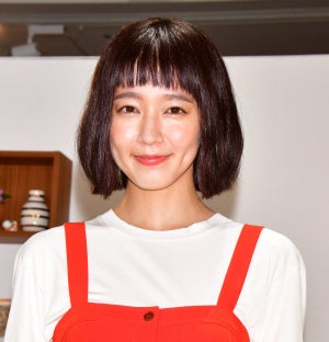 吉岡里帆、幼少期は「外で良く遊ぶ元気でお転婆娘でした」