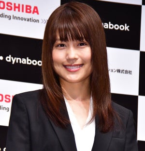 有村架純、CMの共演者とアイコンタクト「頑張りましょう!」