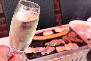 手ぶらでBBQ! 「ベルサイユの豚 田町」こだわり肉と29種のかき氷で夏を満喫