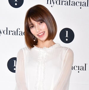 元モー娘。の後藤真希、最新の美容マシンに興味津々「キレイになりたい!」