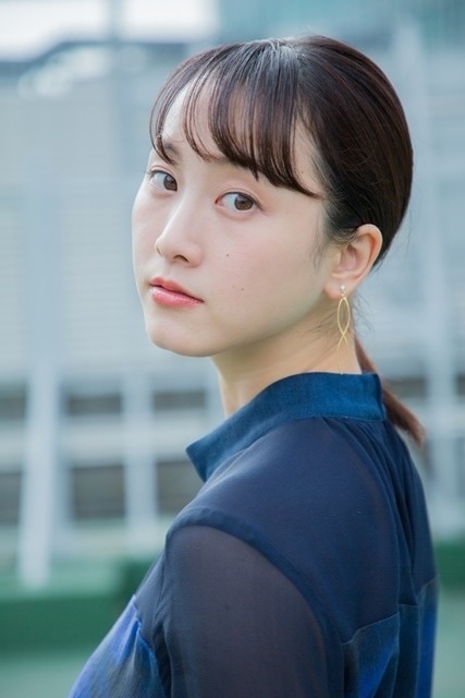 『仮面ライダービルド』松井玲奈が語るスーツアクターのすごさ、初変身はセクシーで大人っぽく