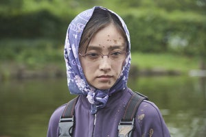 安達祐実、泥だらけで熱演! 『ゼロ係』作中に『池の水』登場のコラボ