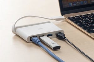 サンワサプライ、ケーブル収納式のLANポート付きUSB Type-Cハブ