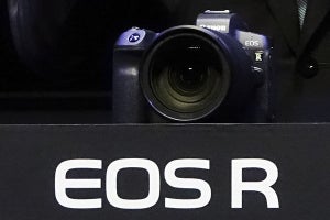 【速報】キヤノンがフルサイズミラーレス「EOS R」、10月下旬発売