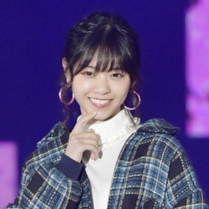 乃木坂46西野七瀬、ミニスカ×ニーハイで太もも“絶対領域”披露