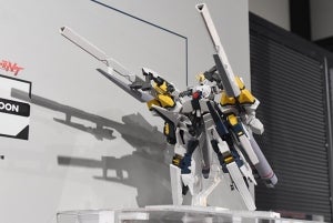 「ガンダム 逆襲のシャアワールド」開催、1/10サザビーや最新作ナラティブガンダム展示