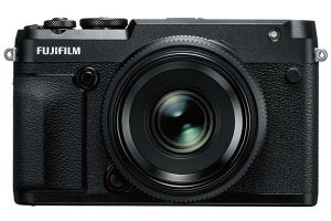 富士フイルム、レンジファインダー風の中判ミラーレス「GFX 50R」