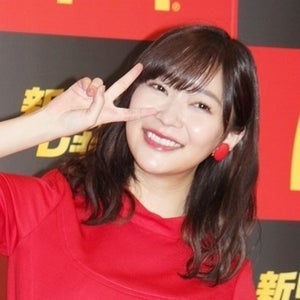 指原莉乃、赤いミニワンピで美脚披露! 2キロ減で美スタイルに磨き