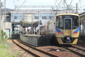 駅舎火災の南海本線尾崎駅ホームに改札機、当面は臨時出入口で営業