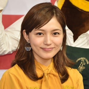 川口春奈、1日店長として接客に挑戦「ハキハキと頑張ります」