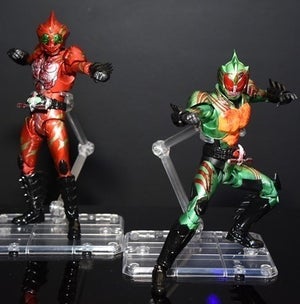 『仮面ライダーアマゾンズ』最後ノ審判アルファとオメガのアクションフィギュア初公開