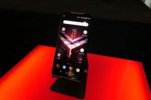 ASUS、ゲーミングスマホ「ROG Phone」を11月23日発売 - 税別119,500円