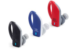 JBL、スポーツやアクティビティ向けの完全ワイヤレスイヤホン