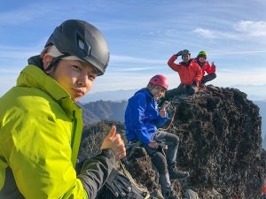 NEWS、1泊2日の過酷登山で“生きろ”熱唱「絆がまた深まった」