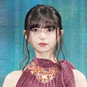 乃木坂46齋藤飛鳥、ノースリーブドレスで肩出し　“話題の人”選出に恐縮