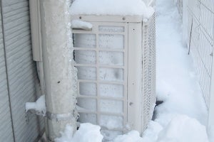 プロが教える、雪によるエアコントラブル回避・対処は室外機がキモ