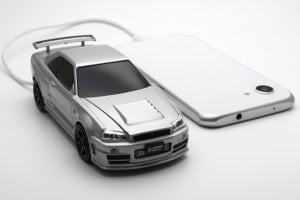 「日産スカイラインGT-R R34型」ミニカーならぬモバイルバッテリー