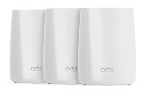 ネットギア、トライバンドのメッシュWiFiシステム「Orbi」3台セット