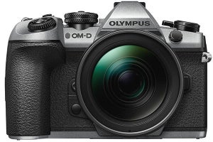 「E-M1 Mark II」にチタン風のシルバー色、全世界2,000台限定